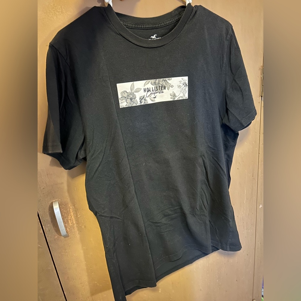 Hollister t-shirt